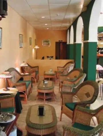 劳斯坦帕锐欧斯酒店 酒店 赫雷斯德洛斯卡瓦列罗斯